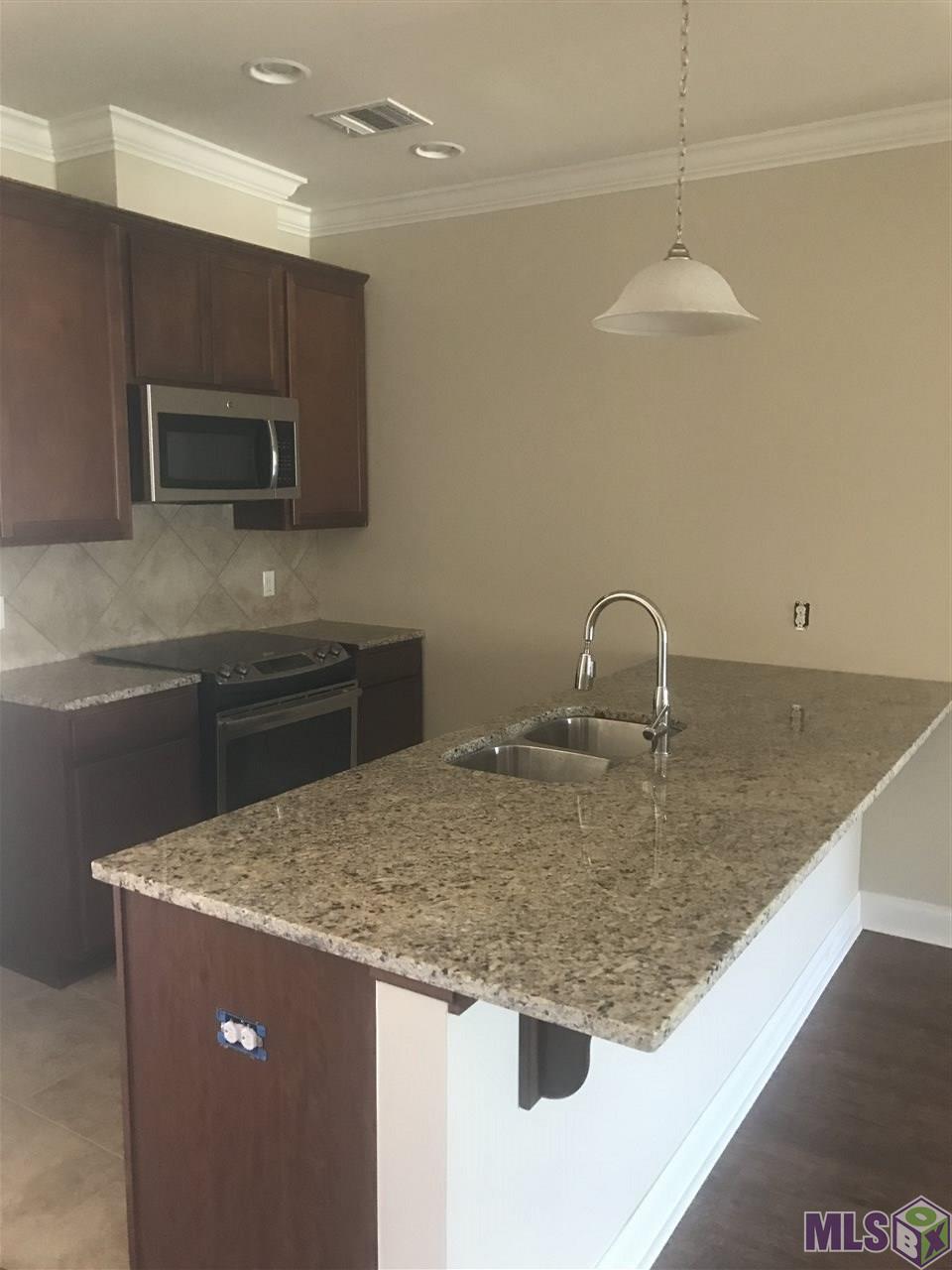 11531 Cottagecreek Road, Unit 8B Baton Rouge, LA 70816 - Photo 8 of 36 NEW Style bar