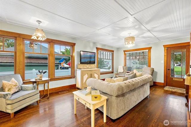 $669,000 | 805 Cherry Avenue, Sumner, WA 98390