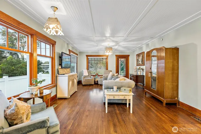 $669,000 | 805 Cherry Avenue, Sumner, WA 98390