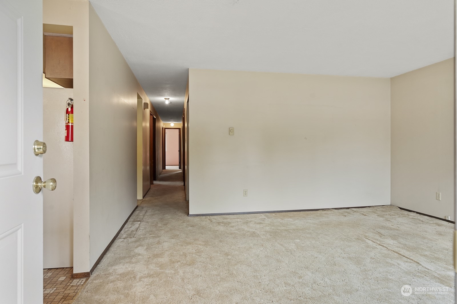 19211 3rd Drive Southeast Bothell, WA 98012 - Photo 9 of 37 an empty room with a bench