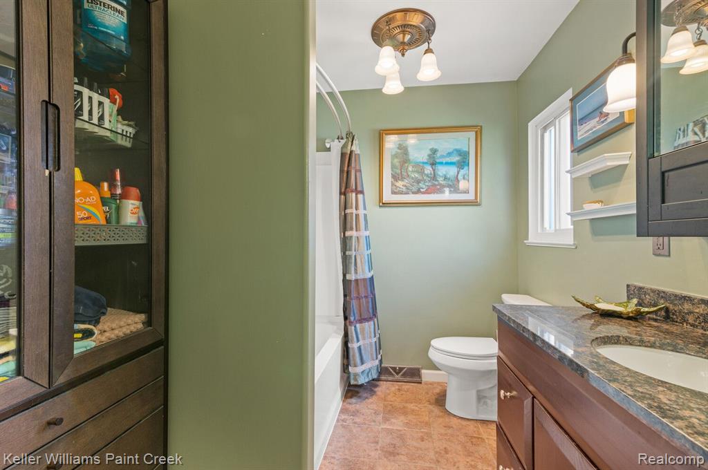 2550 Hessel Avenue Rochester Hills, MI 48307 - Photo 32 of 35