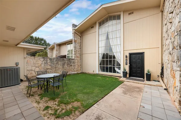$324,900 | 61 1 Main Place, Benbrook, TX 76126