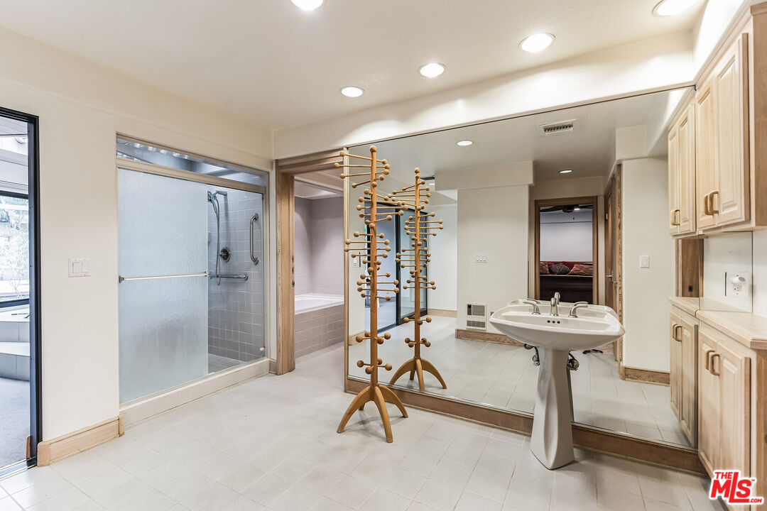 15827 Beaver Run Road Canyon Country, CA 91387 - Photo 13 of 44 Gallery Image 13