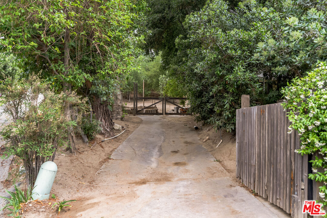 15827 Beaver Run Road Canyon Country, CA 91387 - Photo 35 of 44 Gallery Image 35