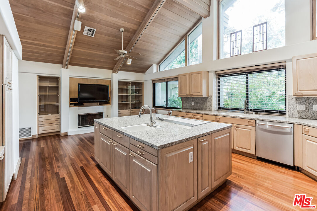 15827 Beaver Run Road Canyon Country, CA 91387 - Photo 4 of 44 Gallery Image 4