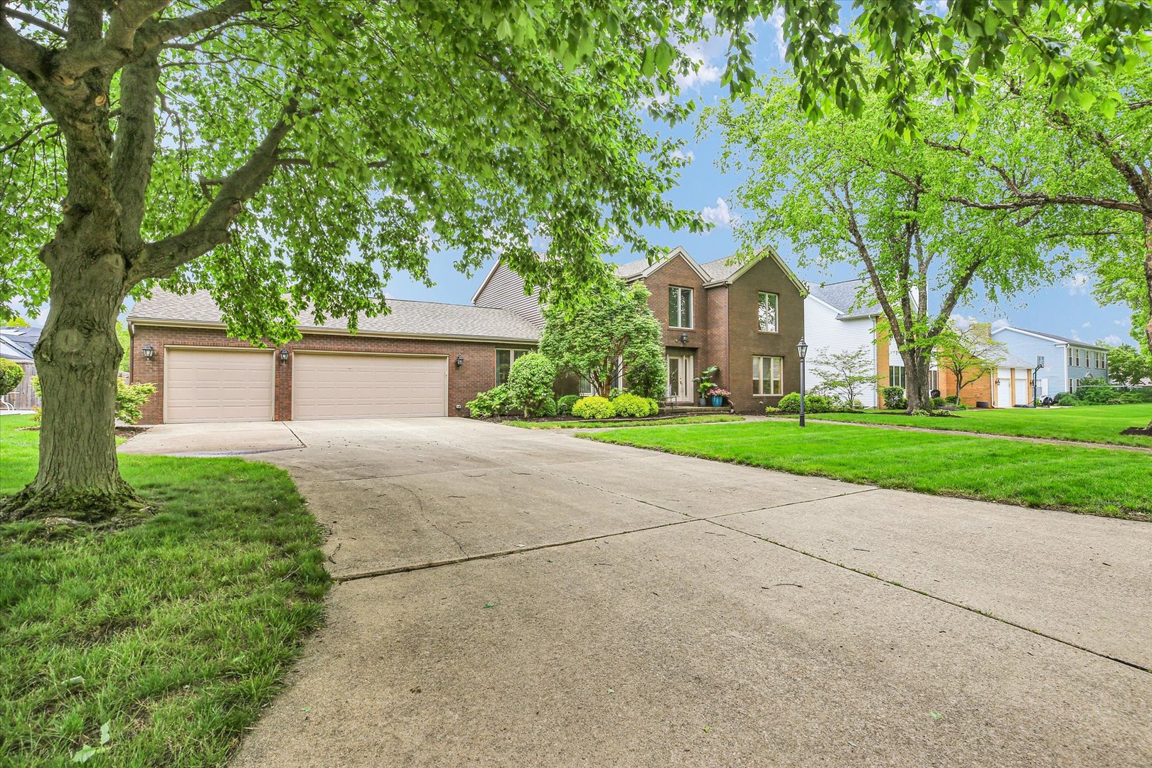 2706 North Salisbury Court Champaign, IL 61821 - Photo 14 of 60 a front view of house with yard and green space