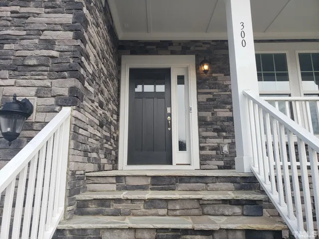 a view of entryway with a front door