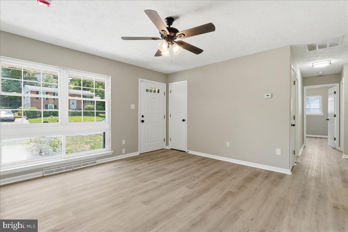 3012 Lumar Drive Fort Washington, MD 20744 - Photo 2 of 30 Living Room