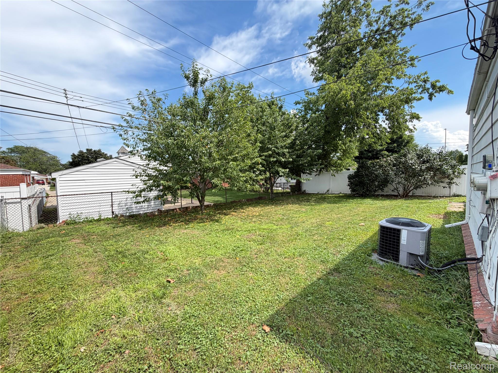 1861 Grange Road Trenton, MI 48183 - Photo 30 of 36 IMG_3584.jpeg