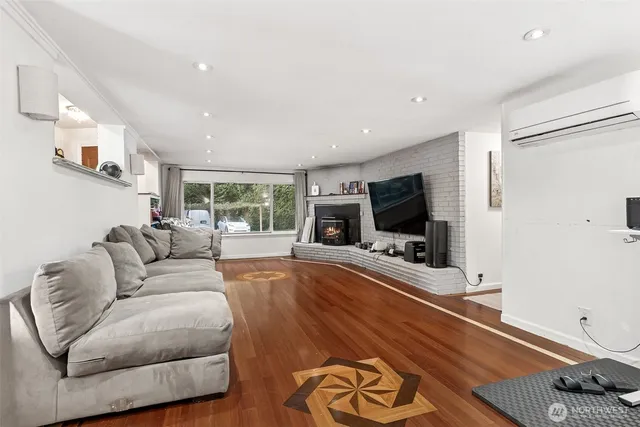 $1,200,000 | 13718 Macadam Road South, Tukwila, WA 98168