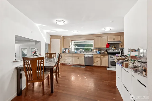 $1,200,000 | 13718 Macadam Road South, Tukwila, WA 98168