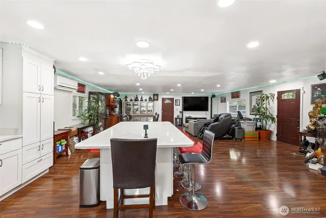 $1,200,000 | 13718 Macadam Road South, Tukwila, WA 98168