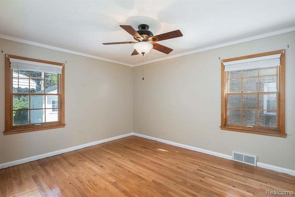 1946 Stanhope Street Grosse Pointe Woods, MI 48236 - Photo 14 of 31
