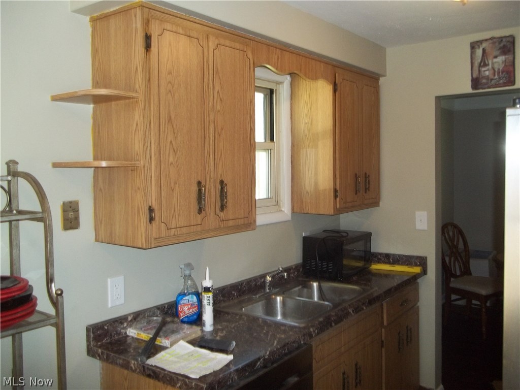 7660 York Road Cleveland, OH 44130 - Photo 3 of 11