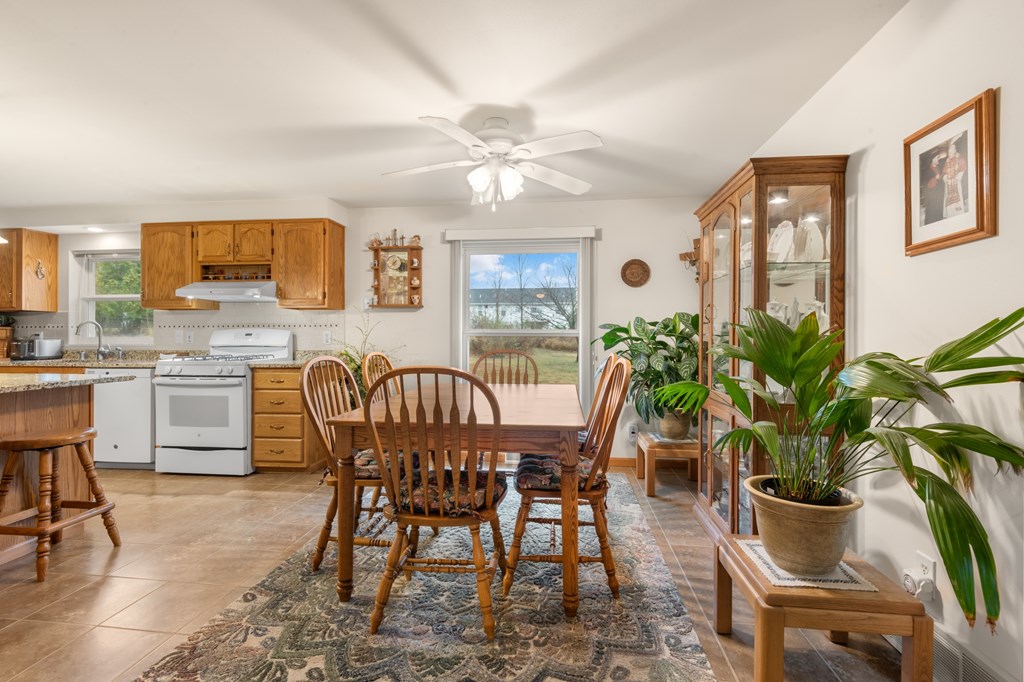 10530 Fieldcrest Road Sister Bay, WI 54234 - Photo 4 of 27 Dining Room