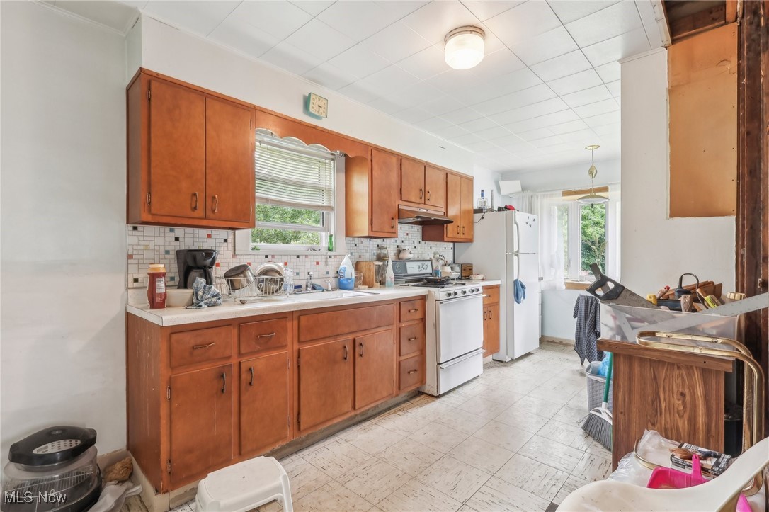 1509 Parkhill Road Cleveland Heights, OH 44121 - Photo 8 of 27