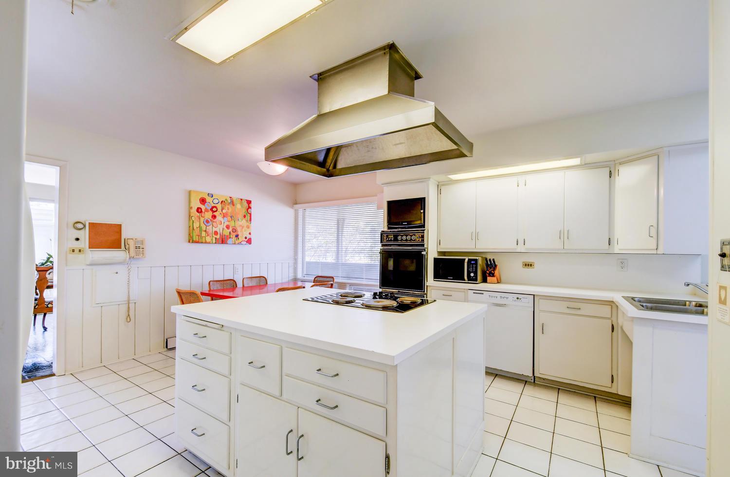 8000 Long Meadow Road Baltimore, MD 21208 - Photo 20 of 40 Kitchen