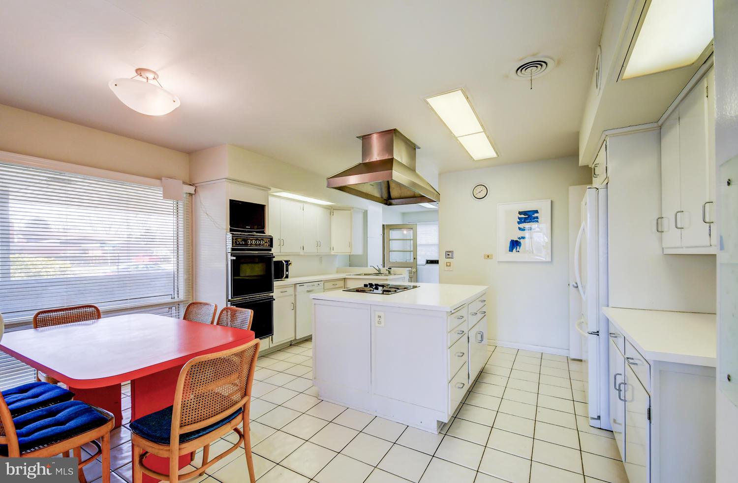 8000 Long Meadow Road Baltimore, MD 21208 - Photo 21 of 40 Kitchen/Breakfast Area
