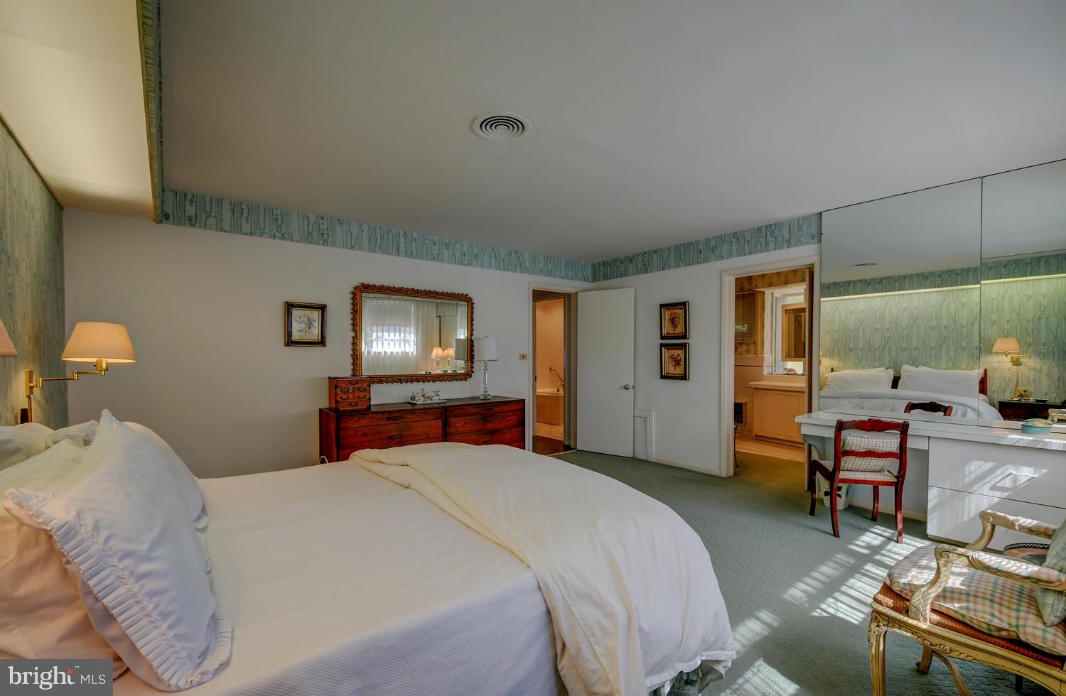 8000 Long Meadow Road Baltimore, MD 21208 - Photo 23 of 40 Main Level Master Suite