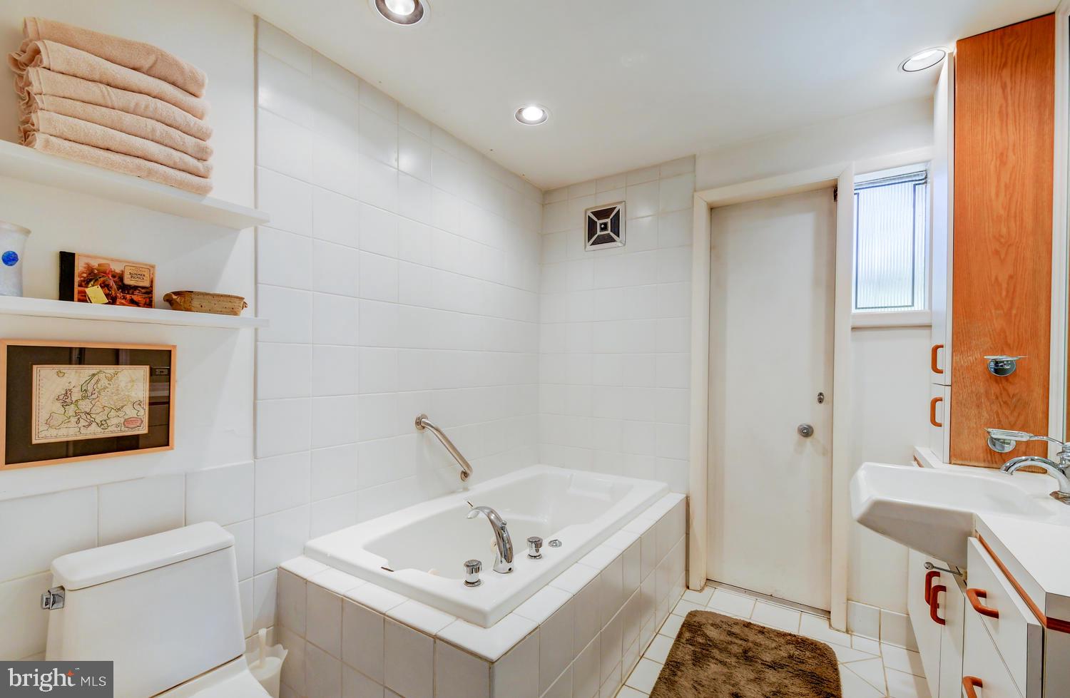 8000 Long Meadow Road Baltimore, MD 21208 - Photo 27 of 40 Main Floor Hall Bath, Jetted Tub