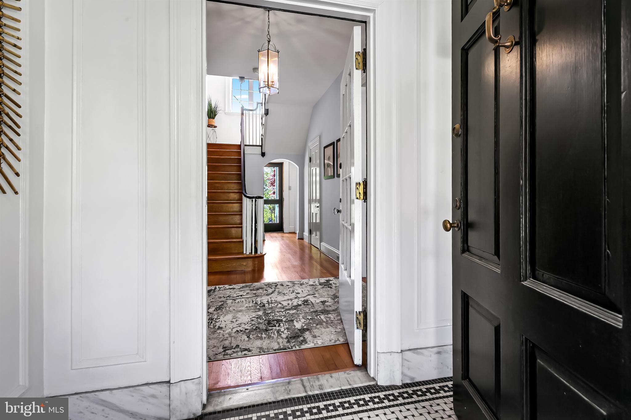 7 Wendover Road Baltimore, MD 21218 - Photo 15 of 95 Vestibule, quite welcoming