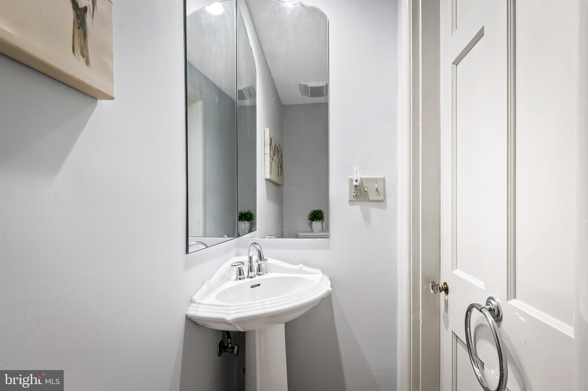 7 Wendover Road Baltimore, MD 21218 - Photo 19 of 95 Half bath on main level (off foyer)