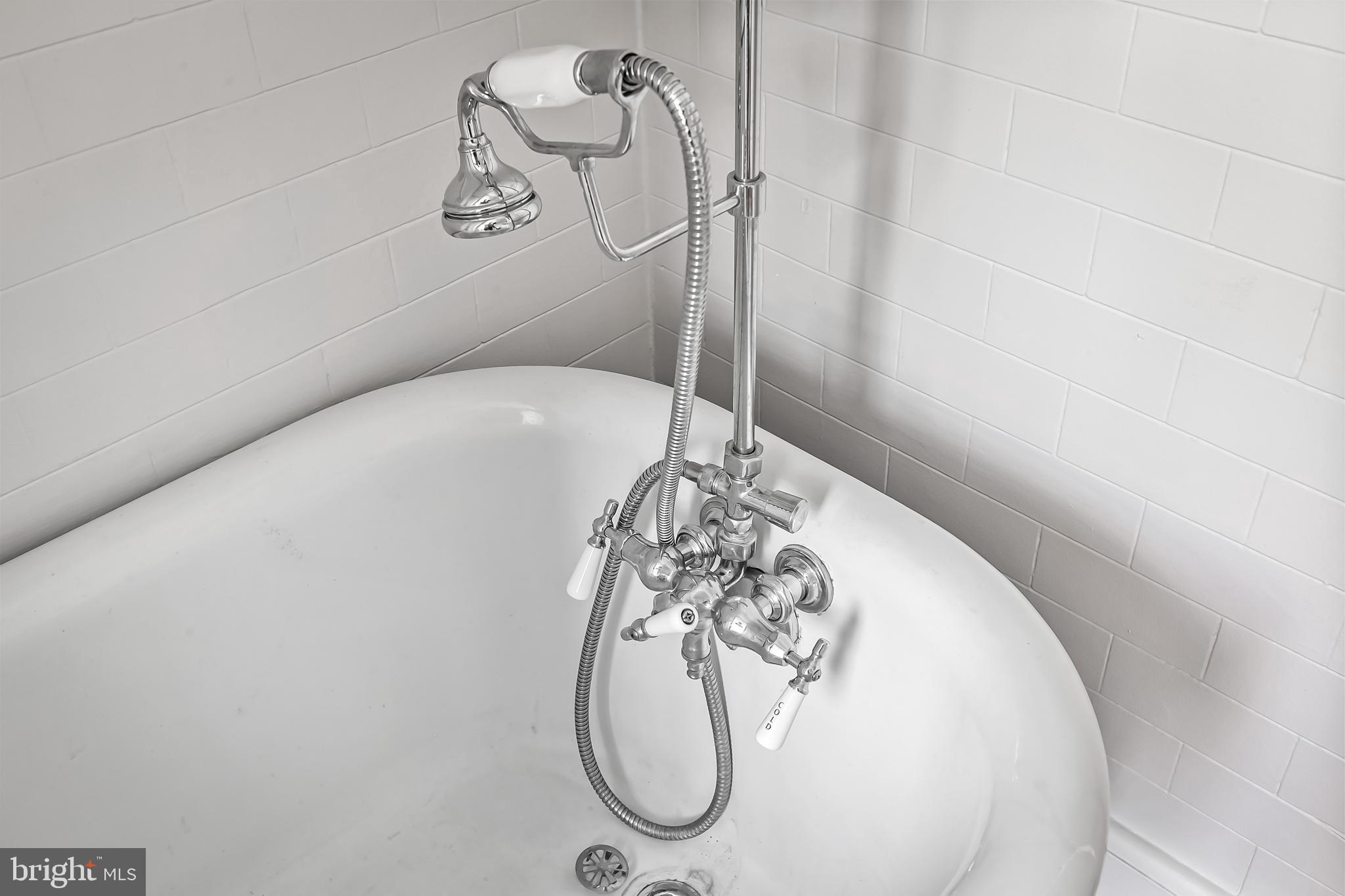 7 Wendover Road Baltimore, MD 21218 - Photo 65 of 95 Bathtub in full bath on level 3