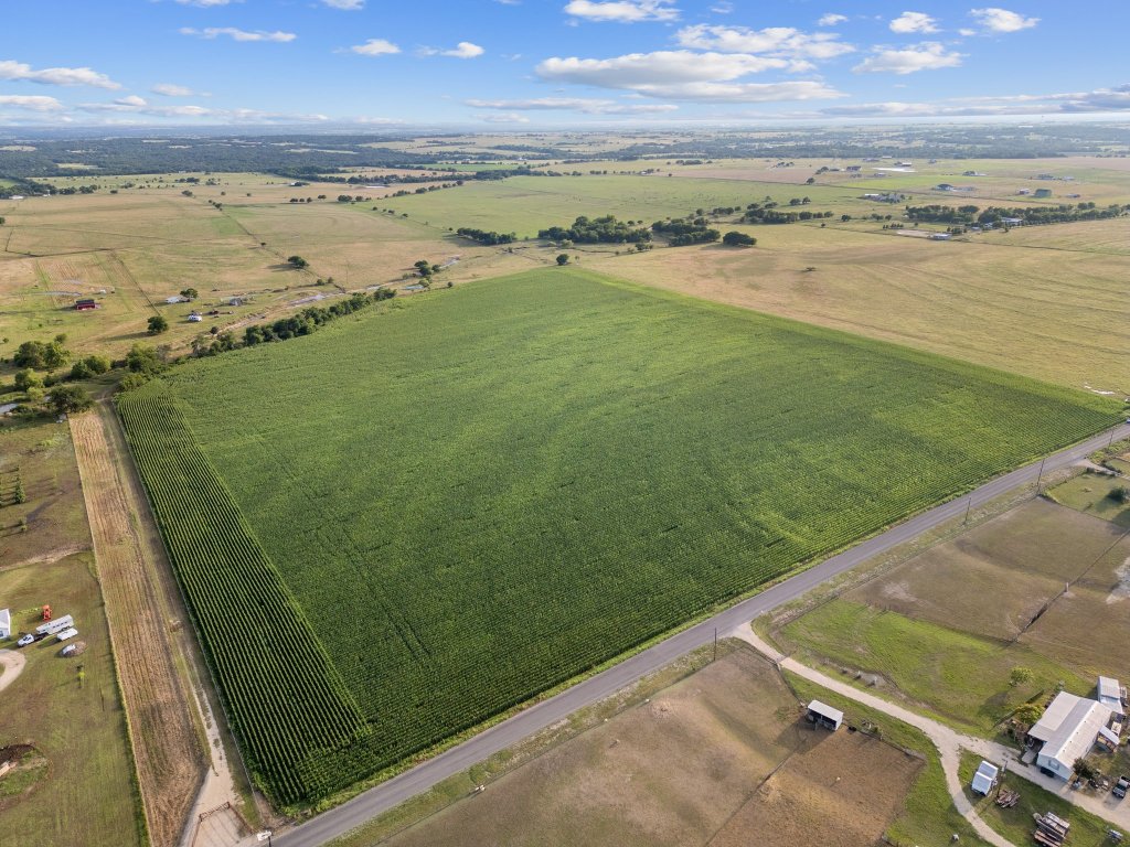 330 County Road 330 Granger, TX 76530 - Photo 1 of 9 a view of an ocean and beach