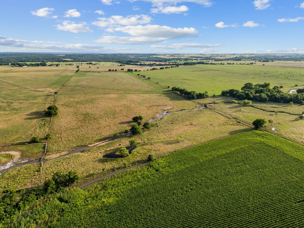 330 County Road 330 Granger, TX 76530 - Photo 4 of 9 a view of an ocean and city