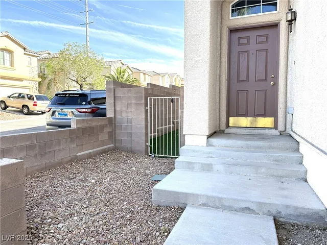 $1,895 | 10631 Streamside Avenue, Las Vegas, NV 89129