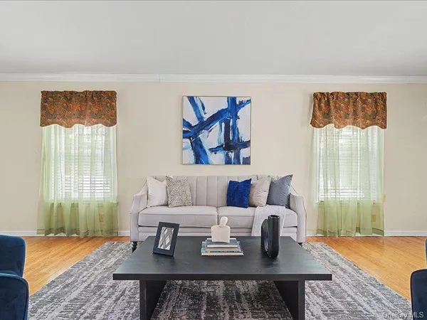 $849,999 | 4 Debbie Court, Chester, NY 10918