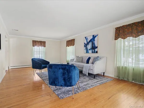 $849,999 | 4 Debbie Court, Chester, NY 10918