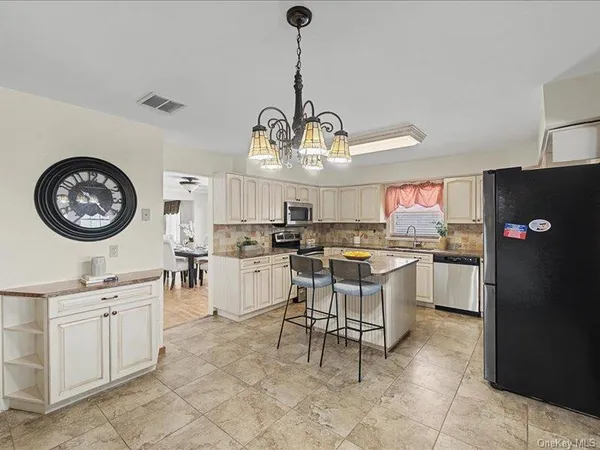 $849,999 | 4 Debbie Court, Chester, NY 10918