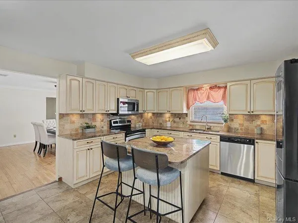 $849,999 | 4 Debbie Court, Chester, NY 10918