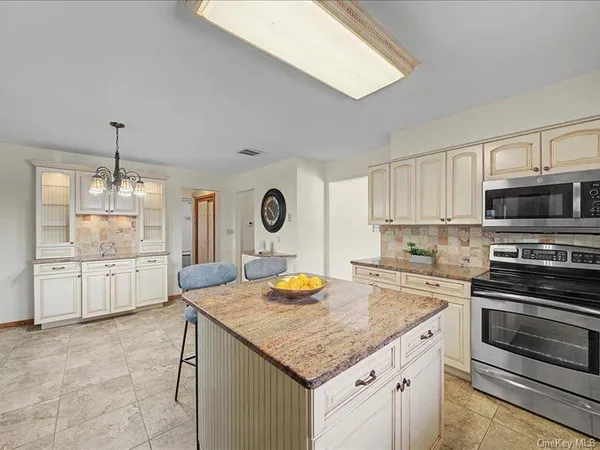 $849,999 | 4 Debbie Court, Chester, NY 10918