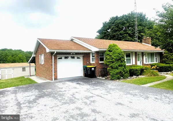 $325,000 | 985 Fairview Drive, Hanover, PA 17331