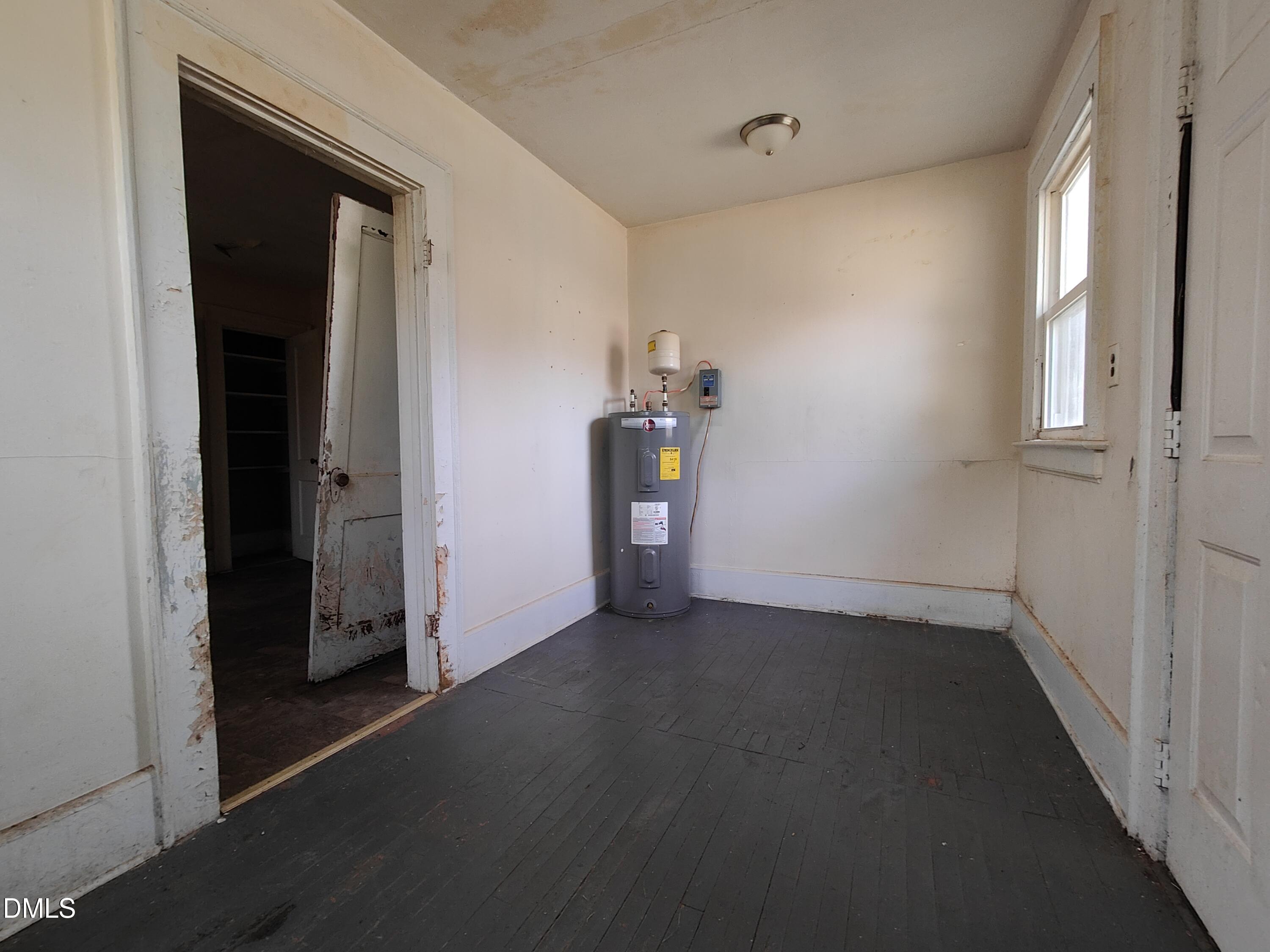 314-316 High Street Rocky Mount, NC 27803 - Photo 7 of 7 an empty room with windows