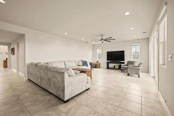 $715,000 | 4040 Aura Way, Rancho Cordova, CA 95742