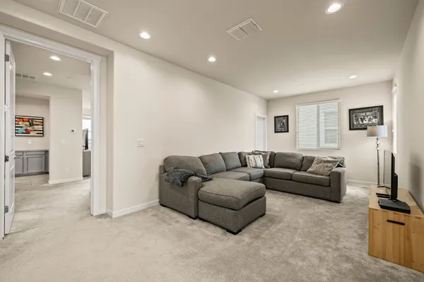 $715,000 | 4040 Aura Way, Rancho Cordova, CA 95742