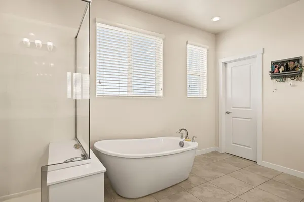 $715,000 | 4040 Aura Way, Rancho Cordova, CA 95742