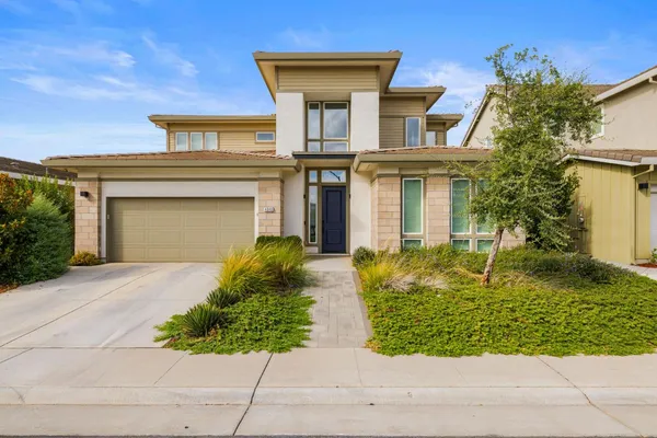 $715,000 | 4040 Aura Way, Rancho Cordova, CA 95742