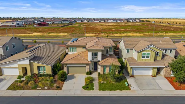 $715,000 | 4040 Aura Way, Rancho Cordova, CA 95742