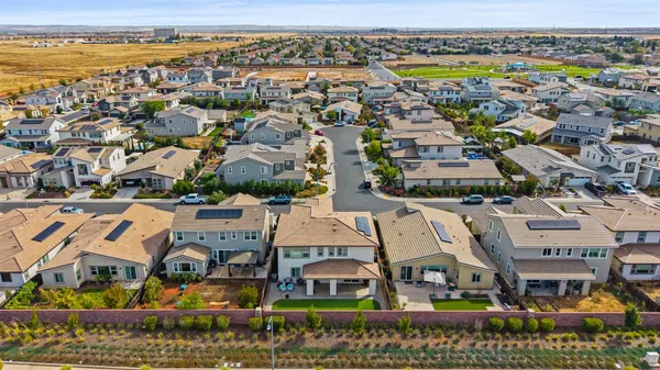 $715,000 | 4040 Aura Way, Rancho Cordova, CA 95742
