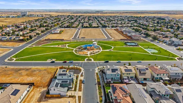 $715,000 | 4040 Aura Way, Rancho Cordova, CA 95742