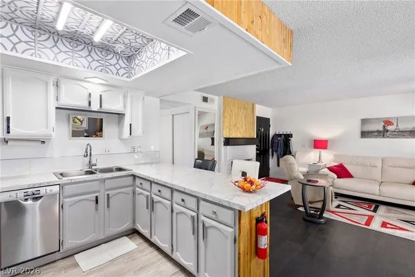 $194,500 | 4291 Sanderling Circle, Unit 124, Las Vegas, NV 89103
