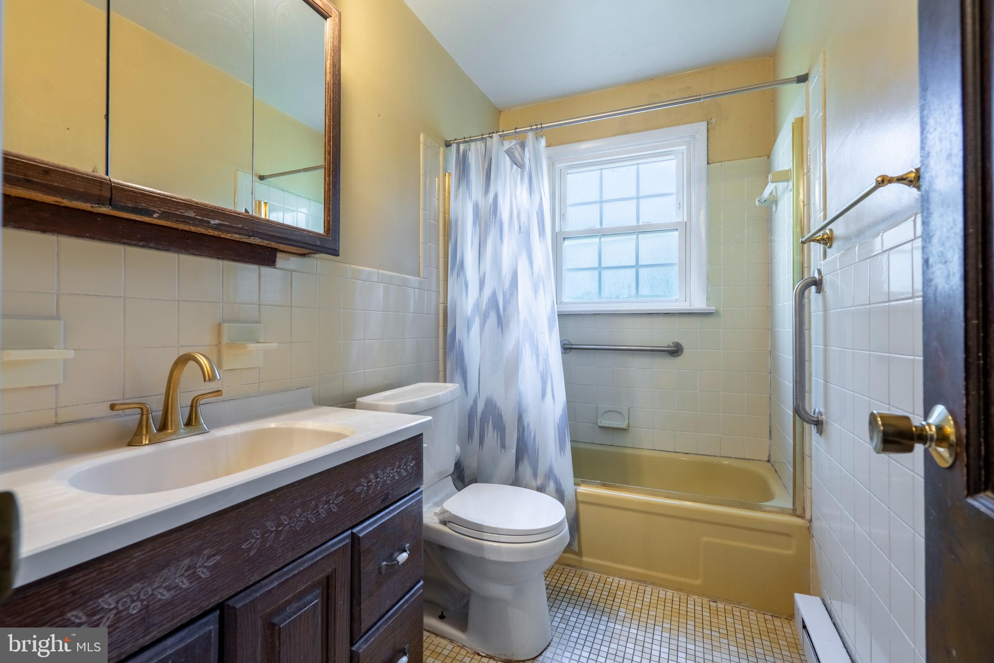 101 Mill Road Oreland, PA 19075 - Photo 23 of 39 First Floor Full Bath