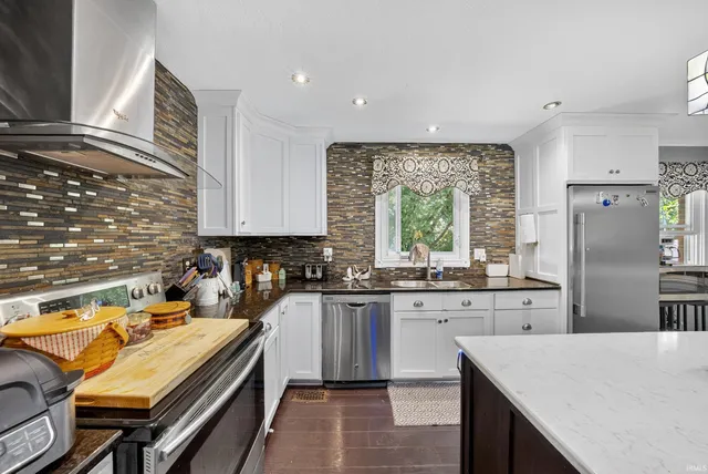 $275,000 | 1402 Hawthorne Drive, Vincennes, IN 47591