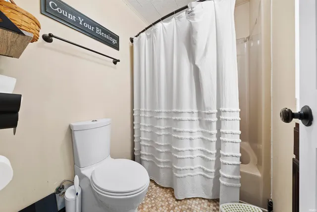 $275,000 | 1402 Hawthorne Drive, Vincennes, IN 47591