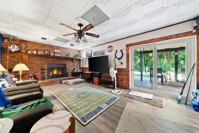 $275,000 | 1402 Hawthorne Drive, Vincennes, IN 47591