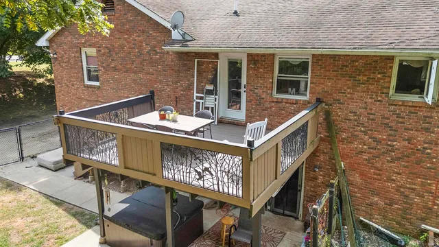 $275,000 | 1402 Hawthorne Drive, Vincennes, IN 47591